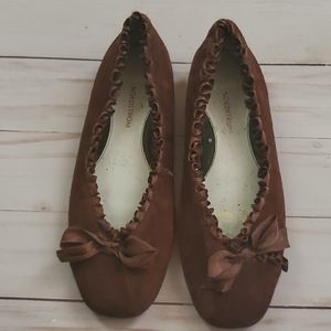 Nordstrom girls brown leather shoe.